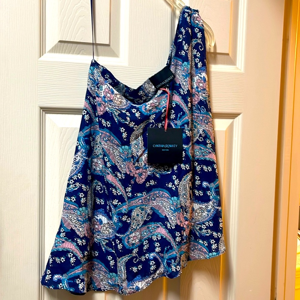 Women’s asymmetrical top